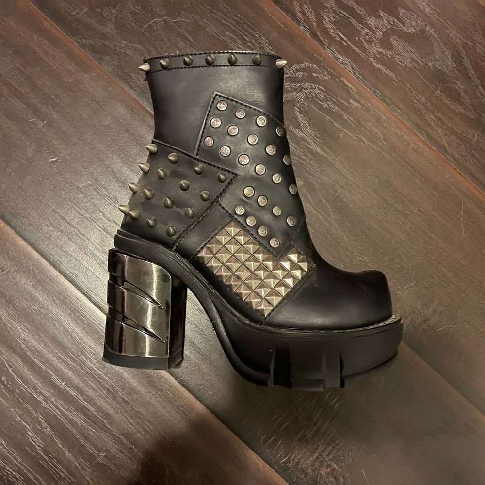 Demonia Sinister 64 DEADSTOCK** Size 7